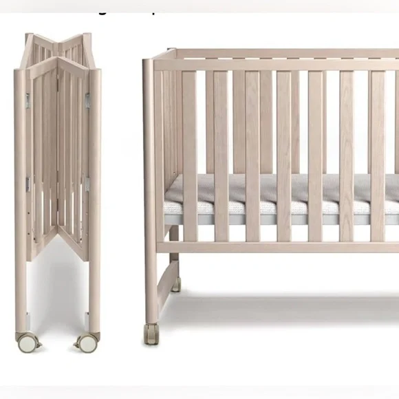 Amazing folding mini crib transforming into any baby bed - Picture 6 of 7